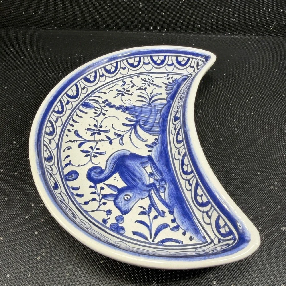 Eximious Portugal Hand Painted Blue White Squirrel Crescent Bone Dish Plate Dish